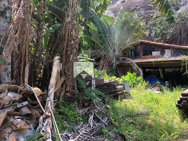 Terreno com 900m², à venda, no bairro Itacoatiara em Niterói