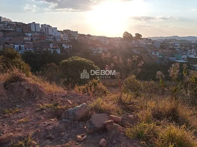 Terreno com 313m², à venda, no bairro Jardim Bandeirantes em Poços de Caldas