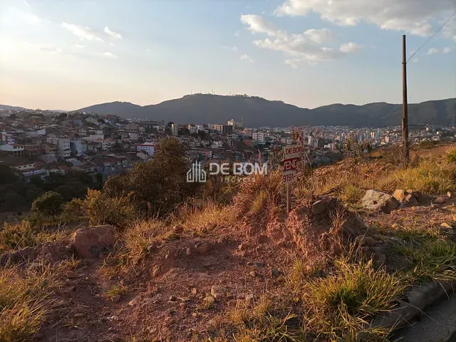 Terreno com 313m², à venda, no bairro Jardim Bandeirantes em Poços de Caldas