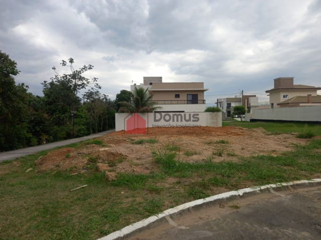 Terreno com 420m², à venda, no bairro Mombaça em Pindamonhangaba