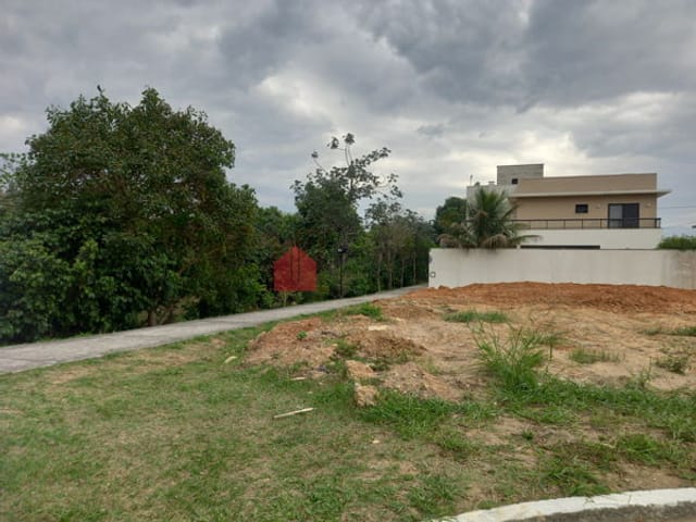Terreno com 420m², à venda, no bairro Mombaça em Pindamonhangaba