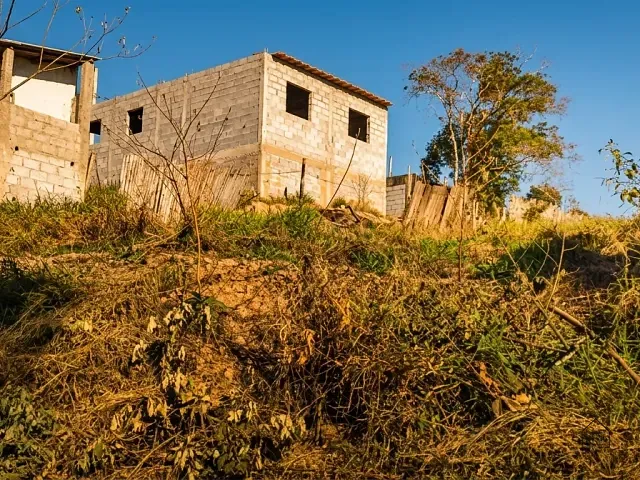 Terreno com 132m², à venda, no bairro Santana em Cotia
