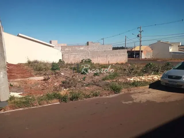 Terreno com 304m², à venda, no bairro Jardim Dona Martinha em Arapongas