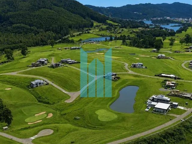 Terreno com 735m², à venda, no bairro Serras Altas Golf Estate em Poços de Caldas