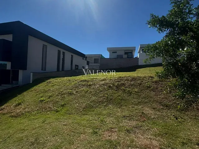 Terreno com 360m², à venda, no bairro Loteamento Brisas do Lago em Jundiaí
