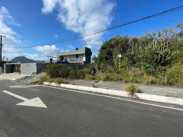 Terreno com 600m², à venda, no bairro Jardim Atlântico Leste (Itaipuaçu) em Maricá