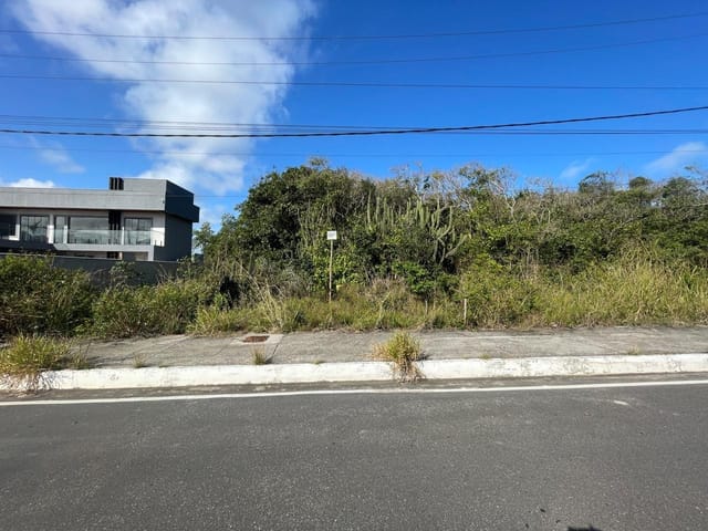 Terreno com 600m², à venda, no bairro Jardim Atlântico Leste (Itaipuaçu) em Maricá