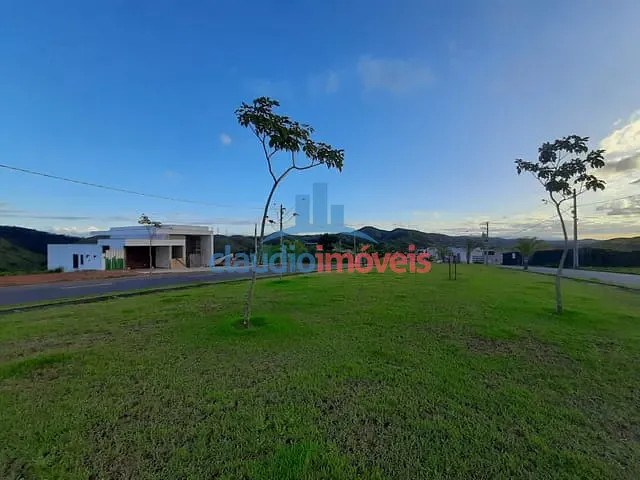Terreno à venda, no bairro Três Poços em Volta Redonda