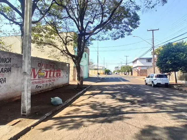 Terreno com 600m², à venda, no bairro Centro em Rolândia
