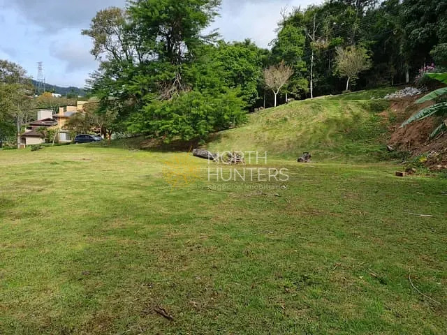 Terreno com 1312m², à venda, no bairro Córrego Grande em Florianópolis