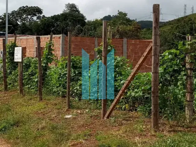 Terreno com 413m², à venda, no bairro Santo Antonio em Caldas