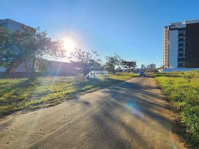 Terreno com 432m², à venda, no bairro Candeias em Vitória da Conquista