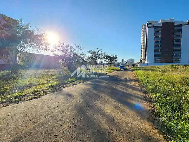 Terreno com 432m², à venda, no bairro Candeias em Vitória da Conquista