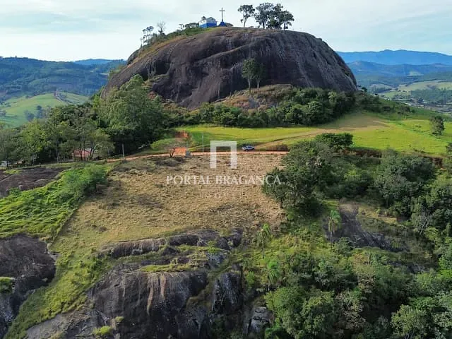 Terreno com 6835m², à venda, no bairro Campestre em Pedra Bela