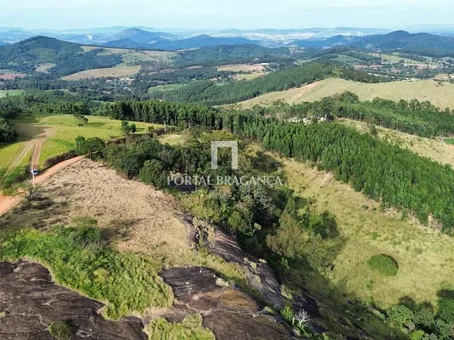 Terreno com 6835m², à venda, no bairro Campestre em Pedra Bela