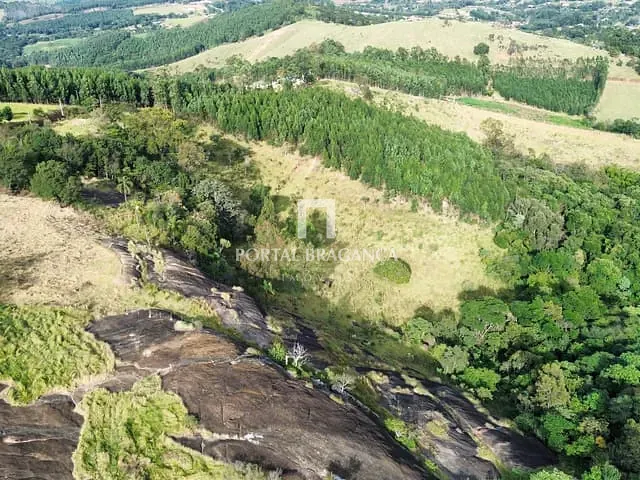 Terreno com 6835m², à venda, no bairro Campestre em Pedra Bela