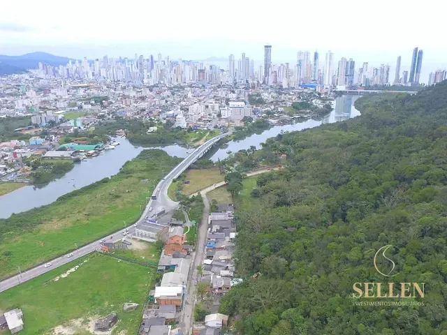 Terreno com 30825m², à venda, no bairro Nova Esperança em Balneário Camboriú