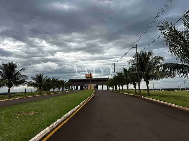 Terreno com 805m², à venda, no bairro Paranagi em Sertaneja