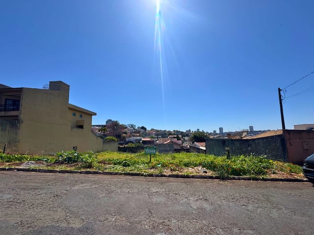 Terreno com 850m², à venda, no bairro Loteamento Santa Cândida em Apucarana