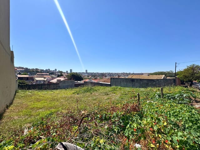 Terreno com 850m², à venda, no bairro Loteamento Santa Cândida em Apucarana