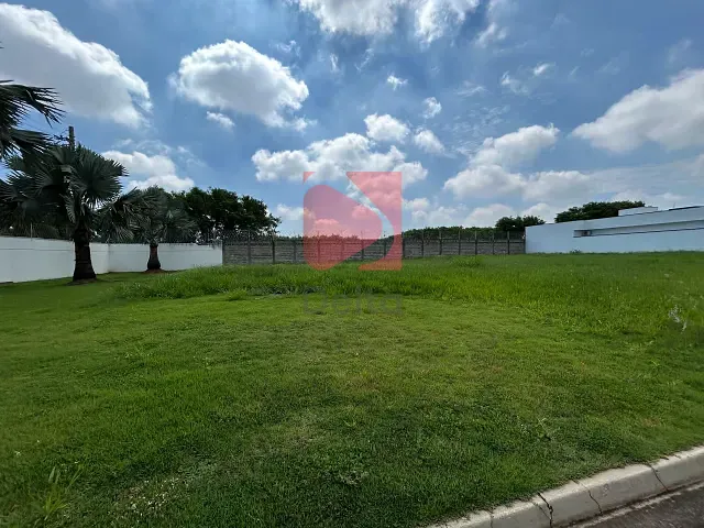 Terreno com 400m², à venda, no bairro Residencial do Lago em Pirassununga