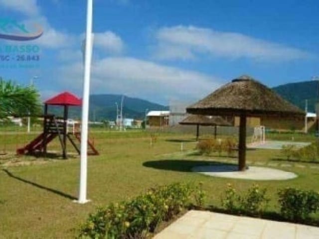 Terreno com 375m², à venda, no bairro São João do Rio Vermelho em Florianópolis