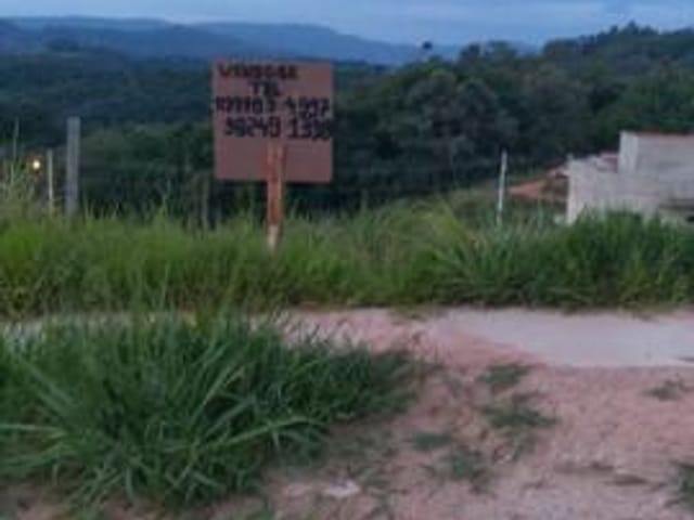 Terreno com 213m², à venda, no bairro Aracariguama em Araçariguama