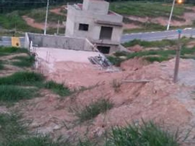 Terreno com 213m², à venda, no bairro Aracariguama em Araçariguama