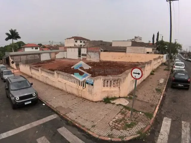 Terreno com 784m², à venda, no bairro Centro em Jacarezinho