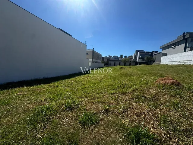 Terreno com 300m², à venda, no bairro Loteamento Brisas do Lago em Jundiaí