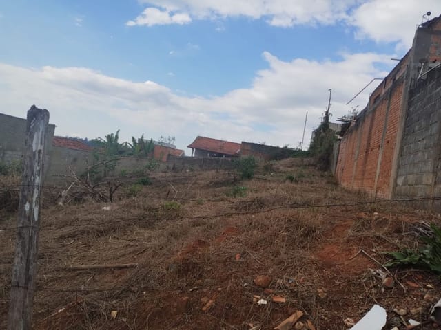 Terreno com 885m², à venda, no bairro Edith Lopes em Cambuí