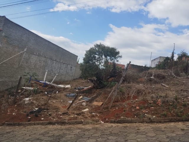 Terreno com 885m², à venda, no bairro Edith Lopes em Cambuí