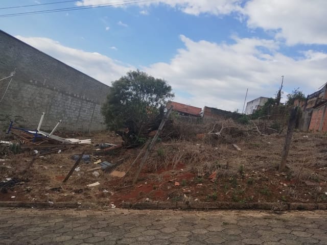 Terreno com 885m², à venda, no bairro Edith Lopes em Cambuí