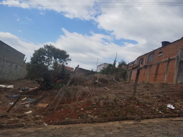 Terreno com 885m², à venda, no bairro Edith Lopes em Cambuí