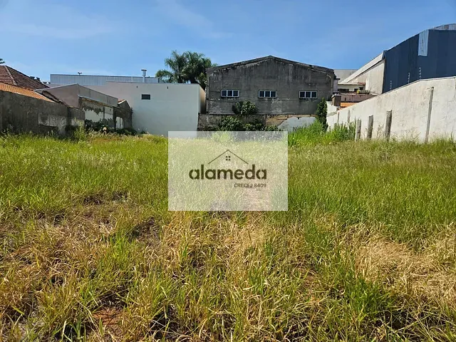 Terreno com 880m², à venda, no bairro CENTRO em Jacarezinho