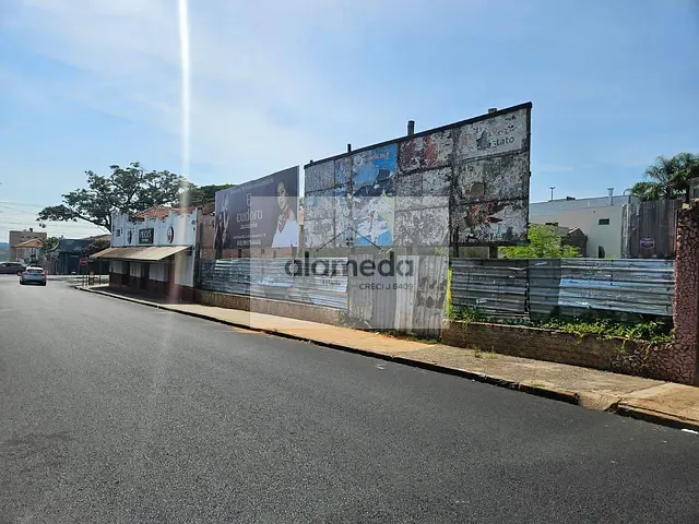 Terreno com 880m², à venda, no bairro CENTRO em Jacarezinho