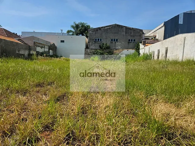 Terreno com 880m², à venda, no bairro CENTRO em Jacarezinho