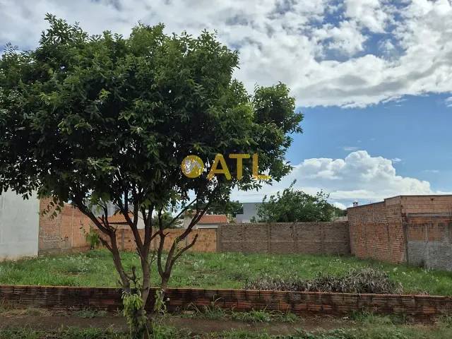 Terreno com 250m², à venda, no bairro Residencial Ville de France II em Ourinhos