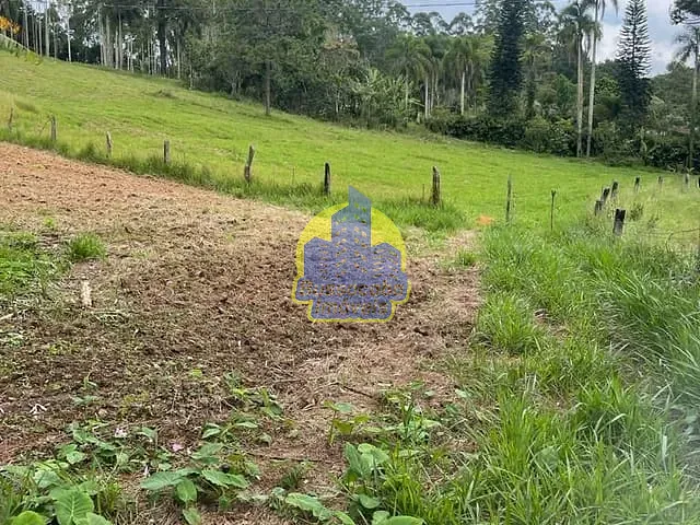 Terreno com 423m², à venda, no bairro Aldeinha em Itapecerica da Serra