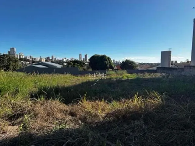 Terreno com 880m², à venda, no bairro Centro em Cascavel