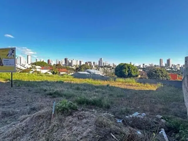 Terreno com 880m², à venda, no bairro Centro em Cascavel