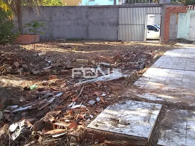 Terreno à venda, no bairro Centro em Simões Filho