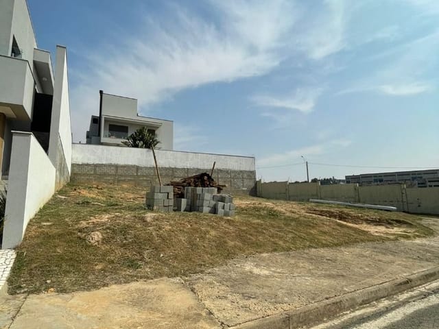 Terreno com 604m², à venda, no bairro Loteamento Residencial Jardim Villagio em Americana
