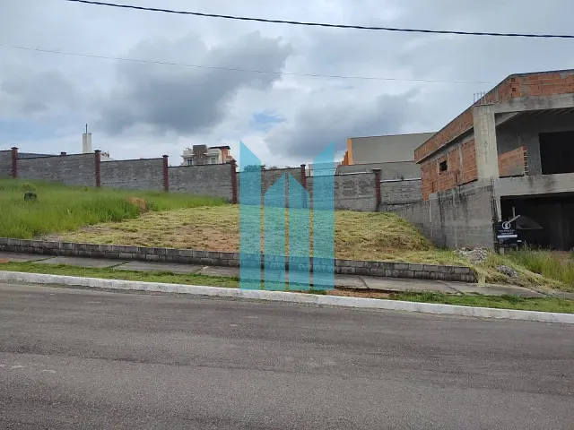 Terreno com 450m², à venda, no bairro Centreville em Poços de Caldas