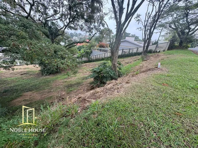 Terreno com 901m², à venda, no bairro Marambaia em Vinhedo
