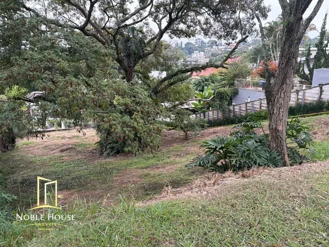 Terreno com 901m², à venda, no bairro Marambaia em Vinhedo
