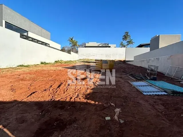 Terreno com 528m², à venda, no bairro Jardim Shangri-Lá em Bauru