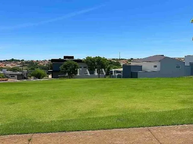 Terreno com 258m², à venda, no bairro Conjunto Habitacional Alexandre Urbanas em Londrina