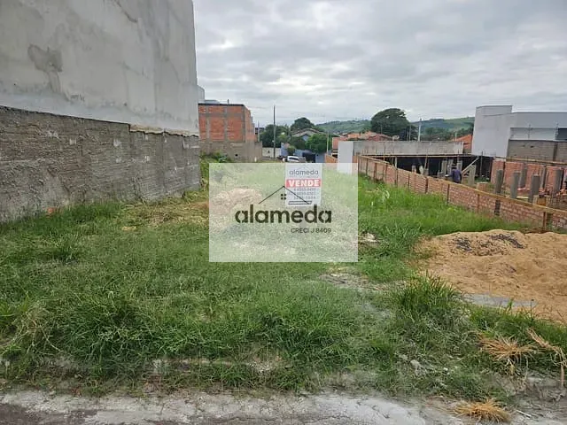 Terreno com 301m², à venda, no bairro POMPEIA 3 em Jacarezinho