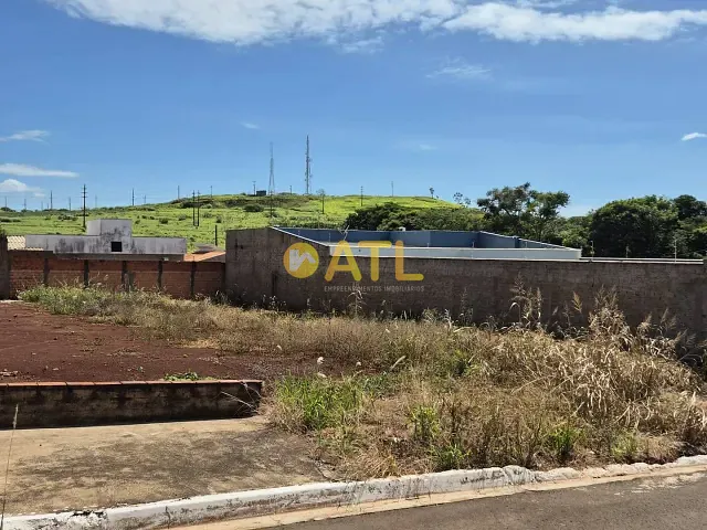 Terreno com 396m², à venda, no bairro Residencial Ville de France em Ourinhos